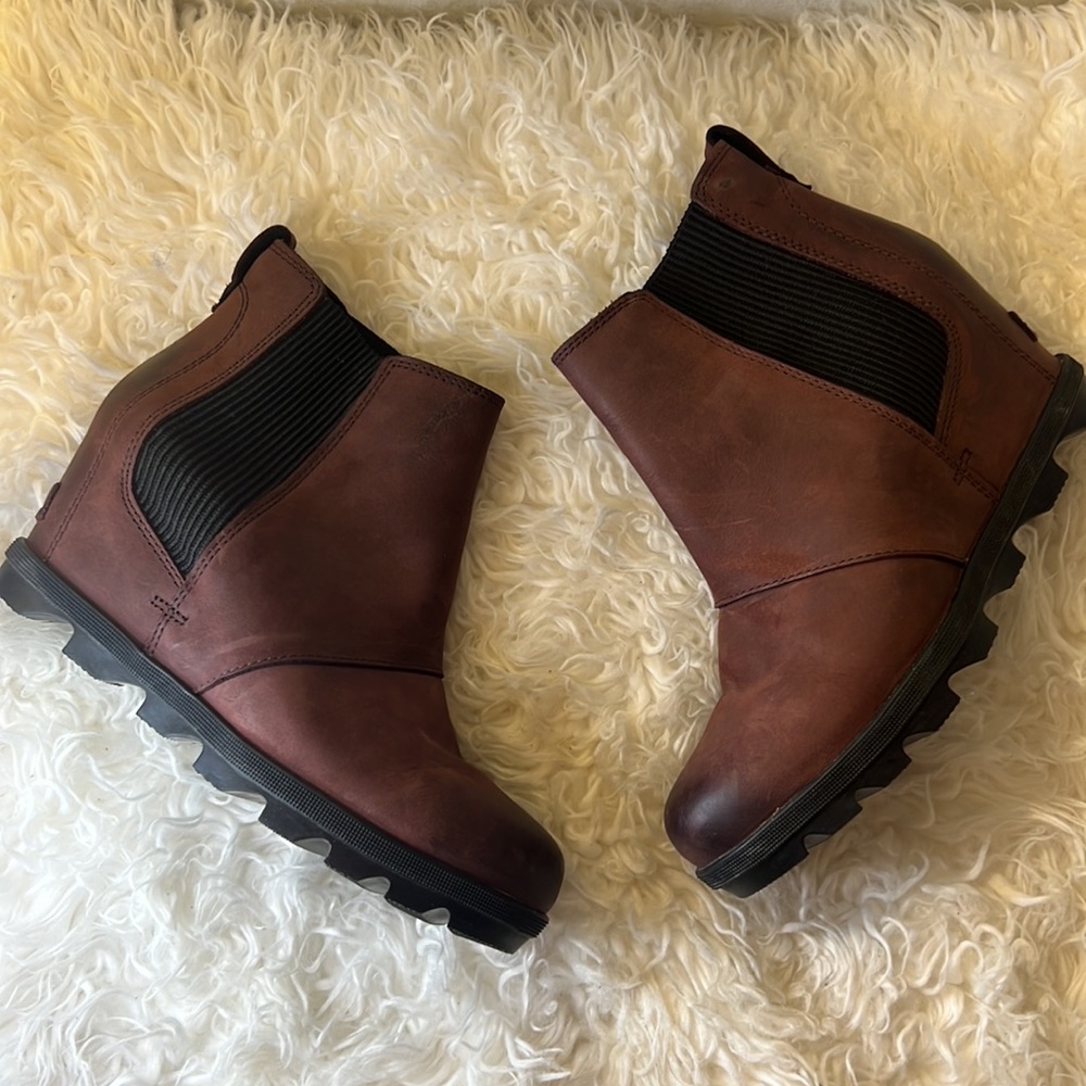 Sorel Artic wedged Booties size 9